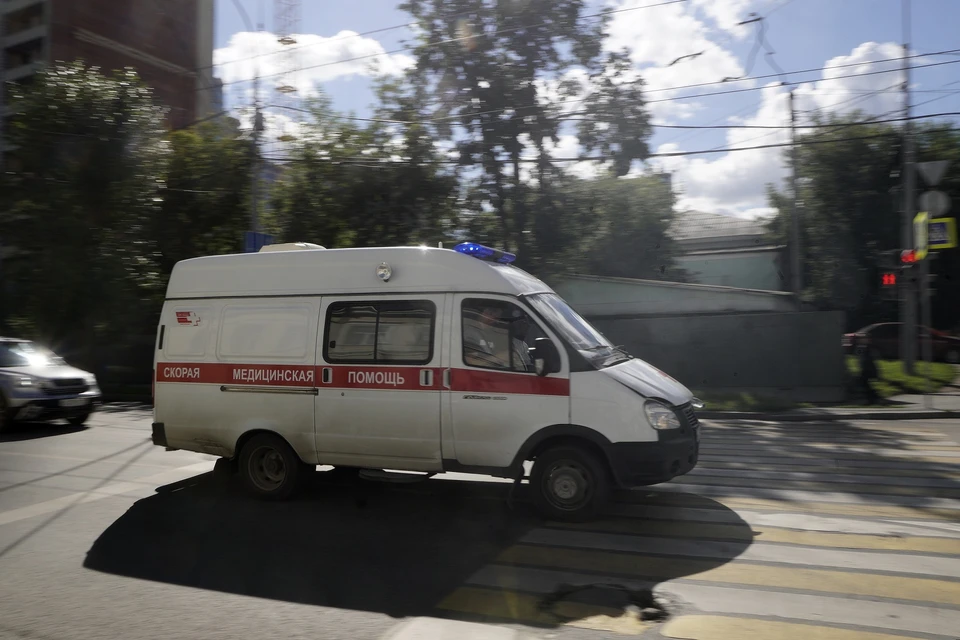 Мужчину увезли на скорой. но госпитализация ему не понадобилась