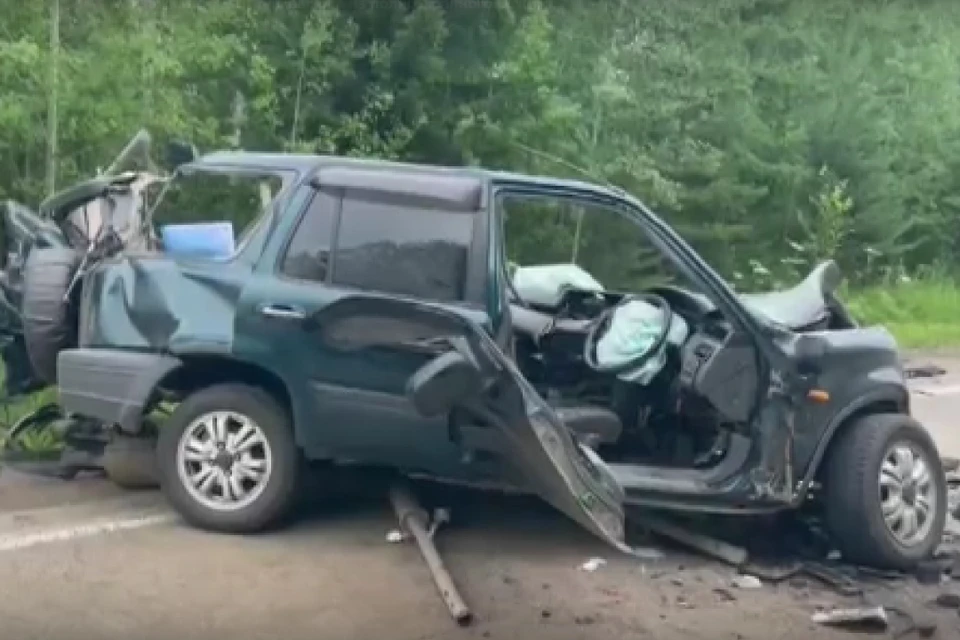 Водитель фуры погиб после столкновения с Honda CR-V на трассе в Братском районе