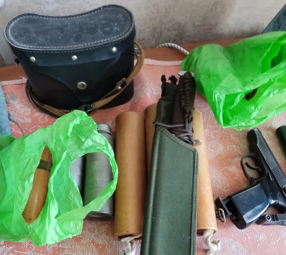 В Волгограде задержали националистов с рюкзаком, набитым оружием