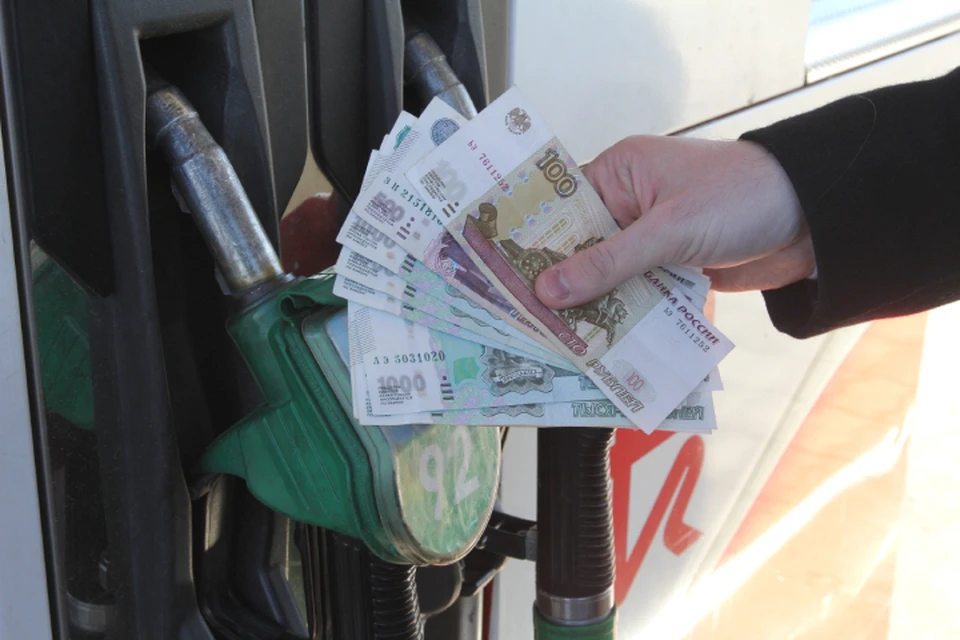 Бензин марки АИ-92 в июне подешевел на 1%.