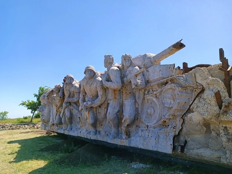 Донские поисковики помогали ремонтировать памятники.