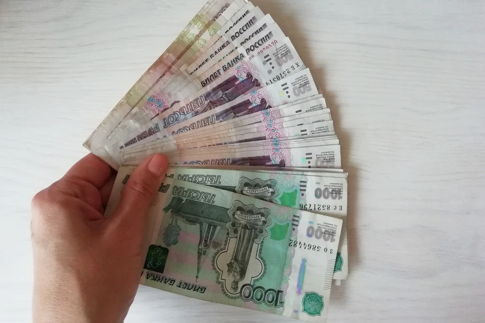 Потерпевшая почти полгода переводила деньги