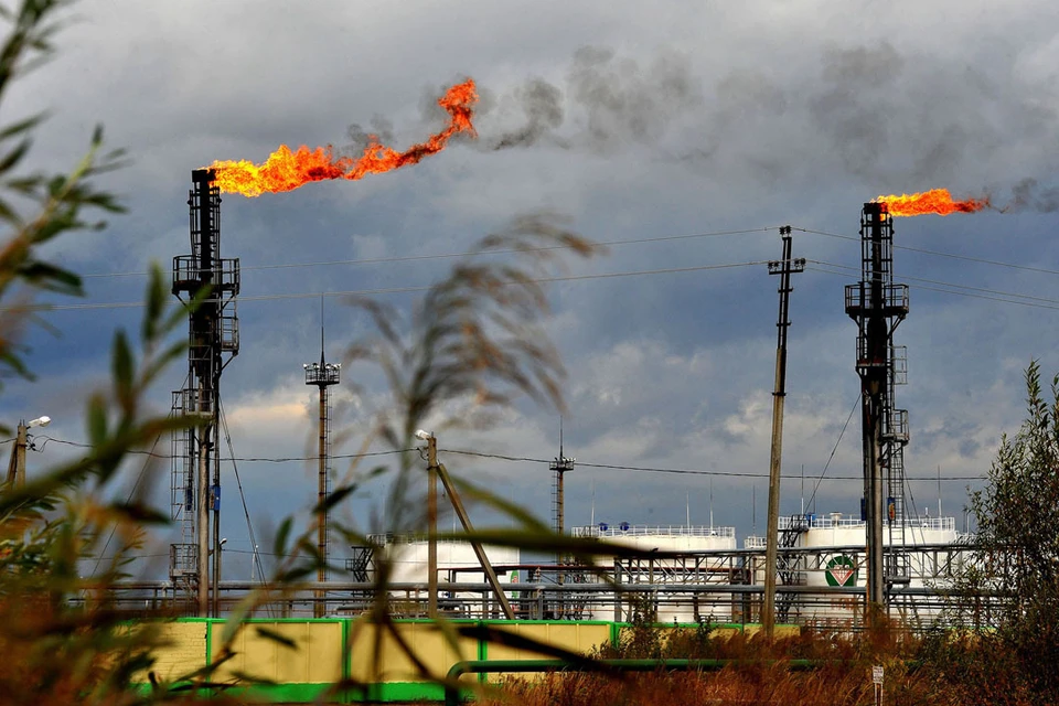 Без декларирования разрешен экспорт из России в Беларусь смол, сырой нефти, нефтепродуктов, масел и некоторых других продуктов переработки нефти.