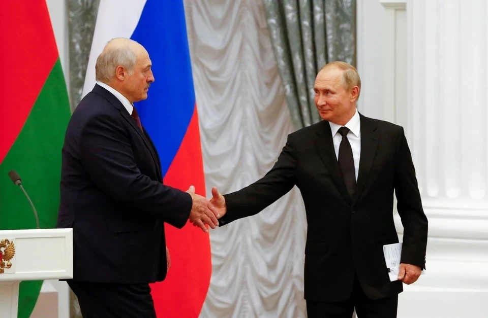 Президент Белоруссии Александр Лукашенко и российский лидер Владимир Путин