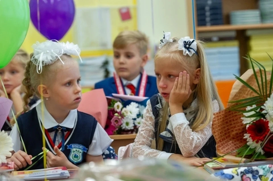 В Стрежевом родителей заставляют платить за обязательные уроки в школе.