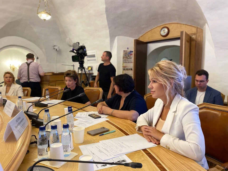 В работе «круглого стола» приняла участие начальник управления по информационному сопровождению и взаимодействию со СМИ Мария Петрова. Фото: Оксана Долгих.