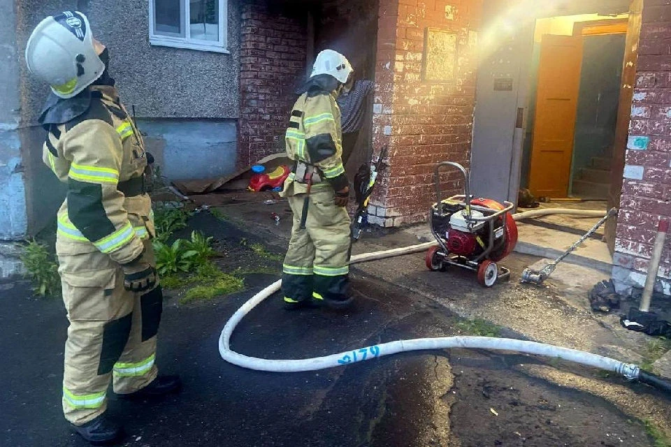 Причина пожара устанавливается. Фото: vk.com/sufps48mchs