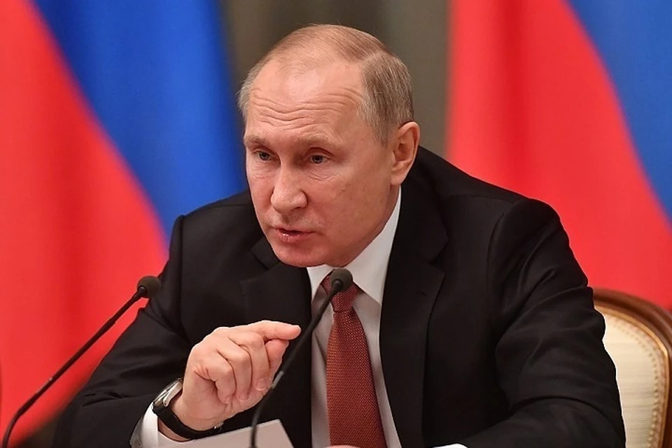 Глава государства поблагодарил сотрудников татарстанского предприятия за большой вклад в разработку и создание новой специальной техники, а также укрепление обороноспособности страны.