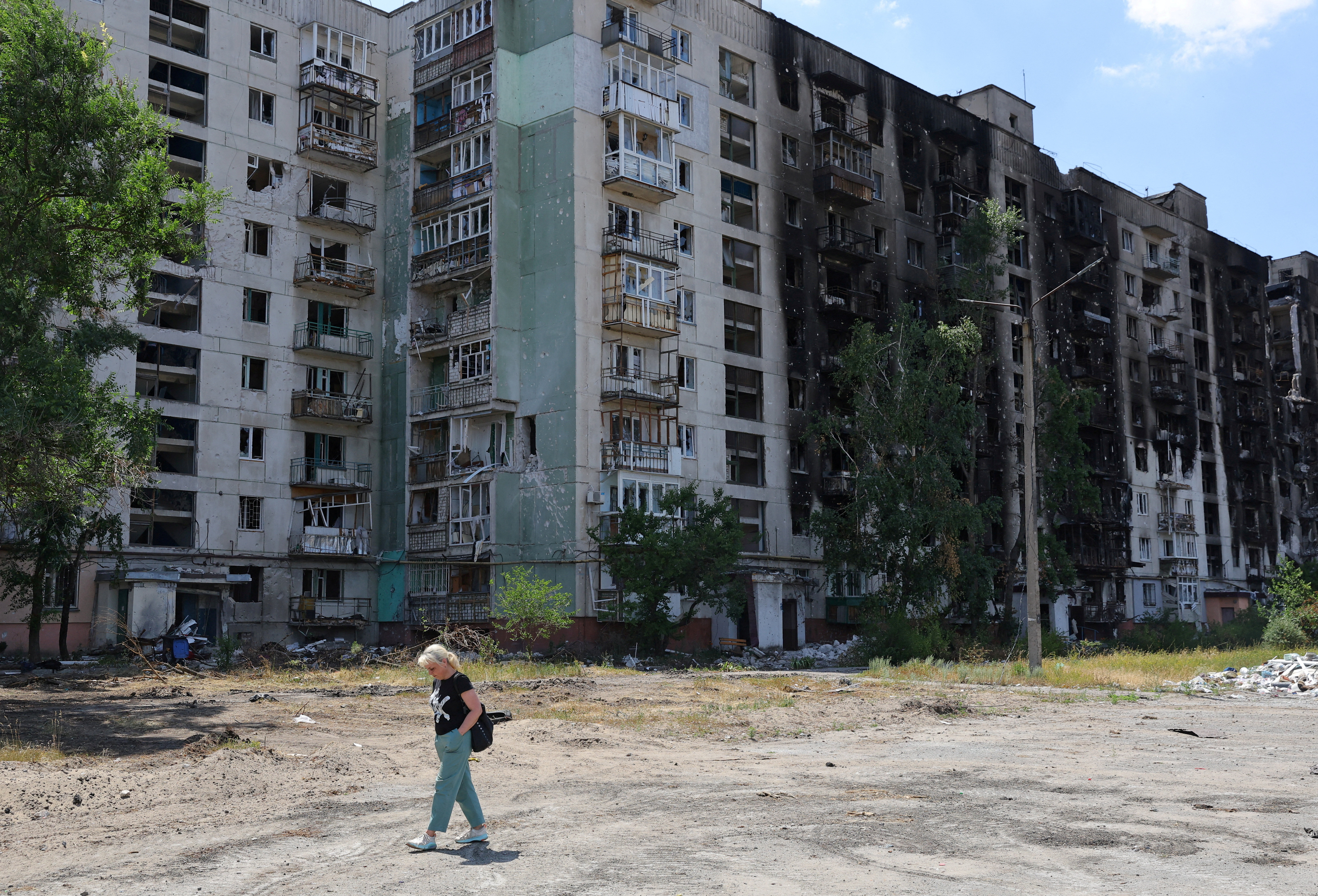 Луганск сейчас. Северодонецк разрушения. Русская пятиэтажка.