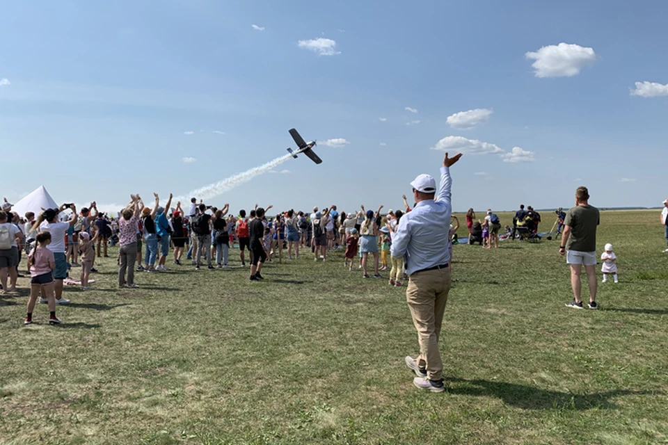 В выходные дни, 23-24 июля, тысячи гостей наблюдали авиашоу в небе и от души повеселились на земле вместе с «Комсомольской правдой»