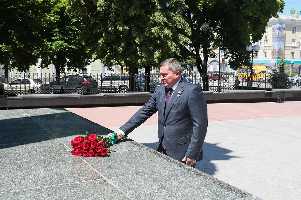 В конце июня Андрей Бочаров посетил Луганск. Фото: администрация Волгоградской области.