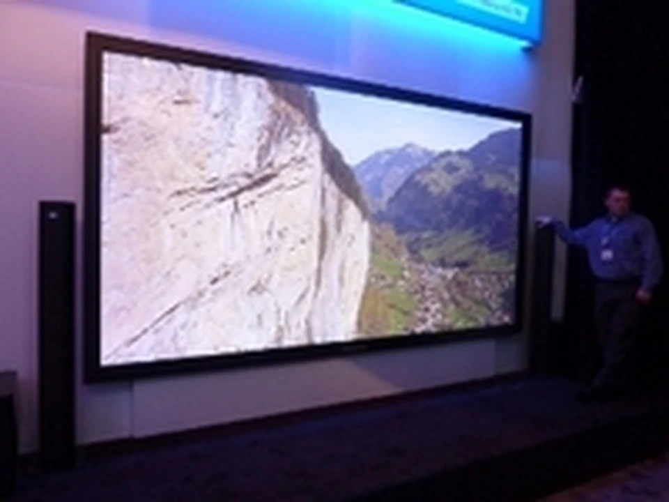 Фото больших телевизоров. Panasonic 152-inch Plasma. 152 Inch Plasma TV. Titan Screens телевизор. Телевизор большой диагонали 200см.