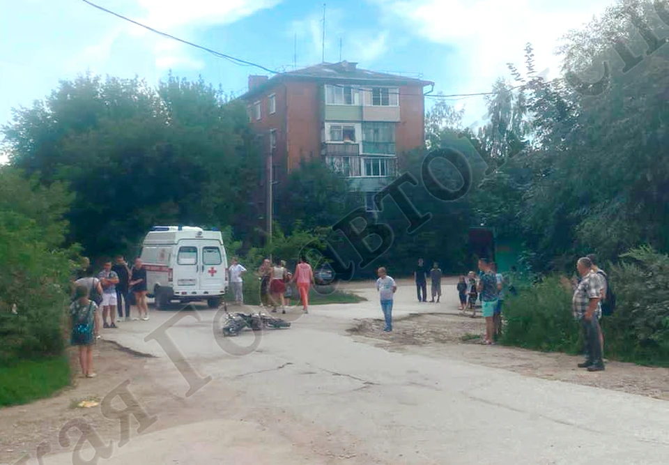 В Тульской области 14-летний подросток на мотоцикле въехал в автомобиль Lada