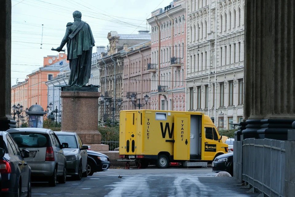 В центре Петербурга установят дополнительные туалеты на День ВМФ