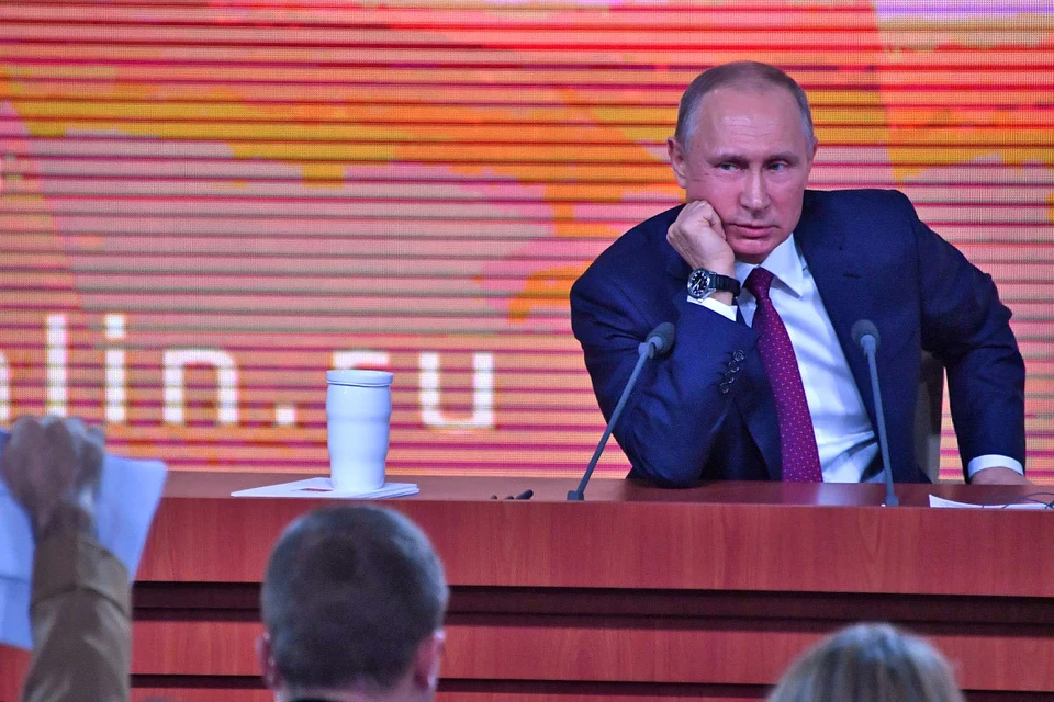 Владимир Путин на мероприятиях стал появляться в новых часах