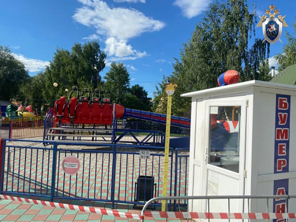 Две школьницы переломали ноги на аттракционе в нижегородском парке «Лимпопо».