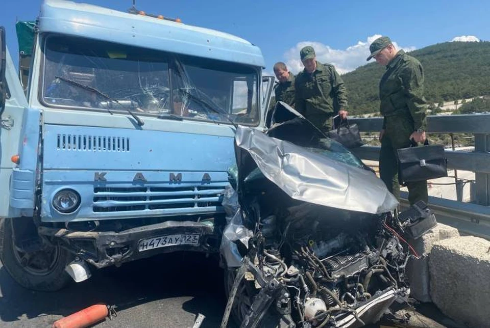 В страшной аварии в районе поселка Сахарная головка погиб один человек. Фото: пресс-служба СК по Крыму и Севастополю