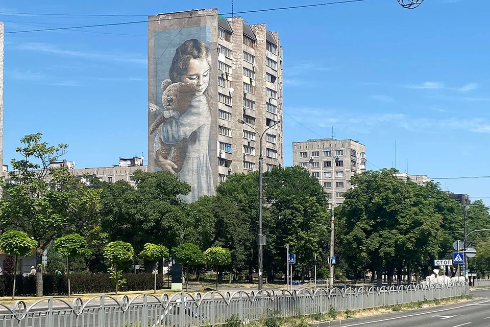 Музыканты поддержали жителей Мариуполя концертом.