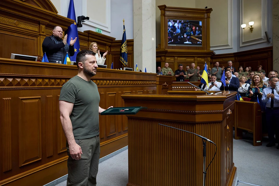 Зеленский аннулировал диппаспорта у депутатов Верховной рады