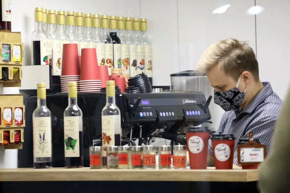 Россияне стали больше пить крепкого алкоголя, меньше - пива и вина.