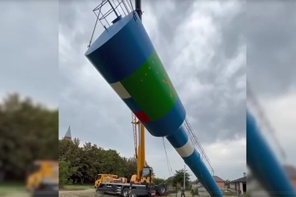 Башню поднимали автокраном