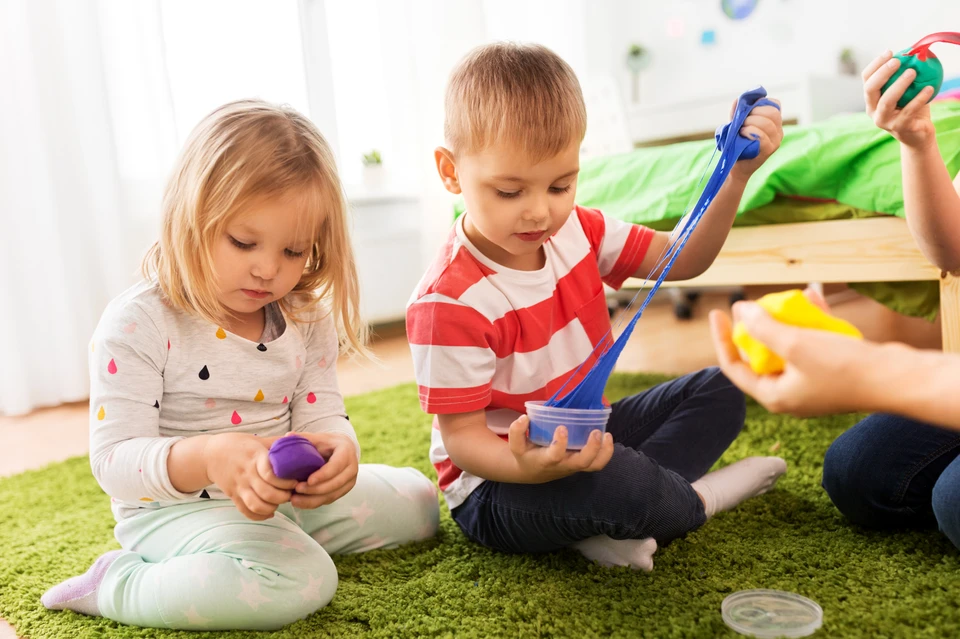 У многих детей популярные игрушки могут спровоцировать контактный дерматит на руках.