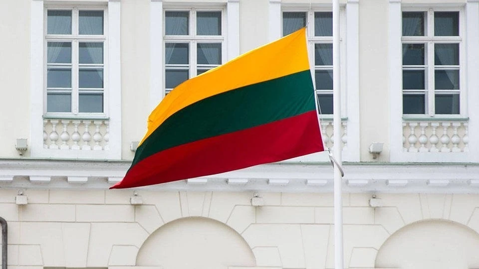 Минтранс Литвы попросил банки республики "в исключительных случаях" проводить оплату калининградского транзита