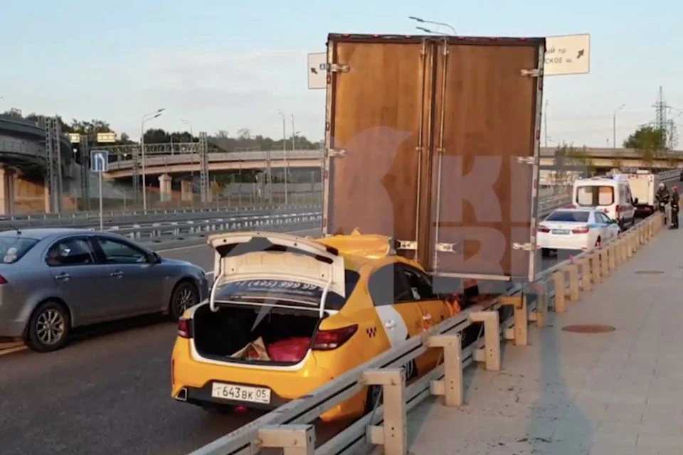 В аварии пострадали два человека
