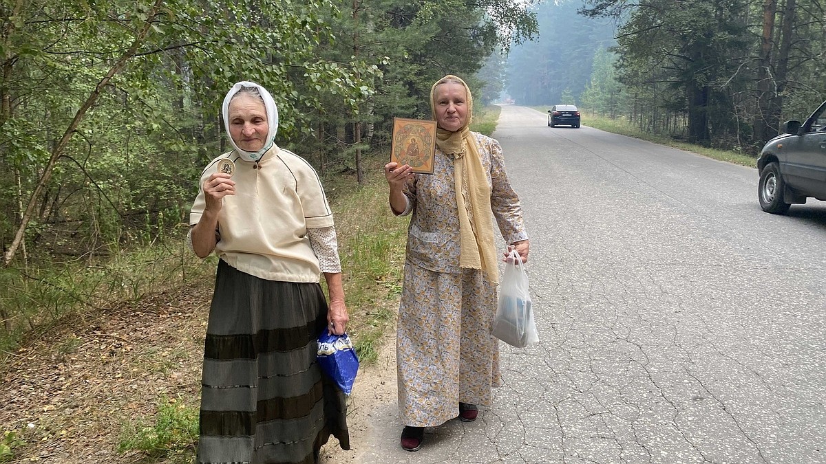 Все средства хороши: в Рязанскую область стянули элиту лесных пожарных, а  верующие пытаются отвратить стихию иконами - KP.RU