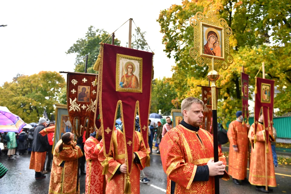 Из-за Крестного хода изменится схема парковки машин в двух районах Воронежа.
