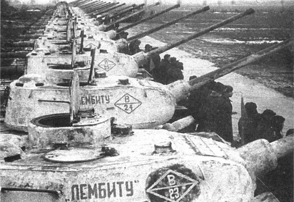 Приемка Т-34-85 «Лембиту» бойцами 159-й танковой бригады.