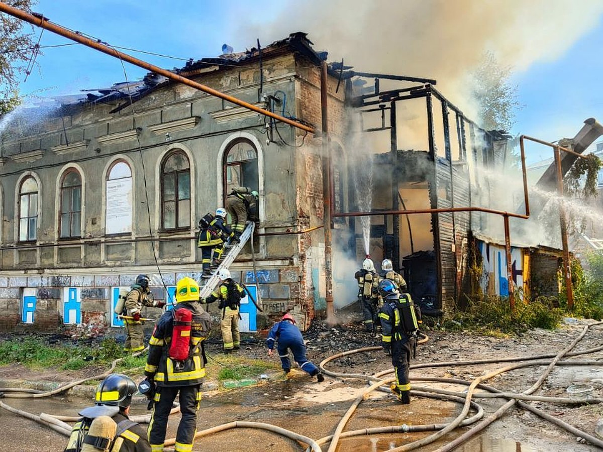 Два старых дома одновременно вспыхнули в центре Нижнего Новгорода 20  августа - KP.RU