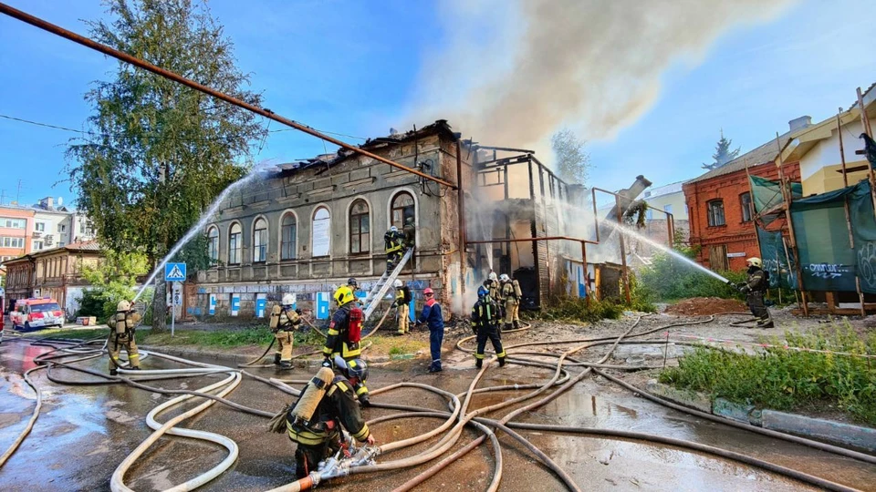 Дом №9 по улице Грузинской загорелся днем 20 августа.