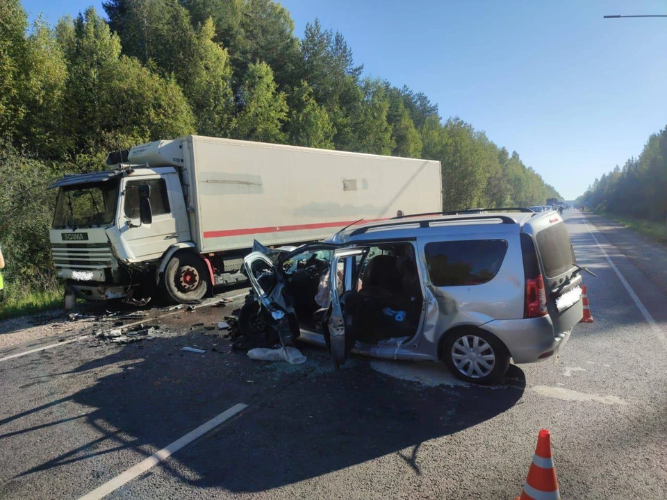 Авария случилась в 6 часов 15 минут на 646 км федеральной автодороги «Кострома-Шарья-Киров-Пермь». Фото: ГИБДД Кировской области