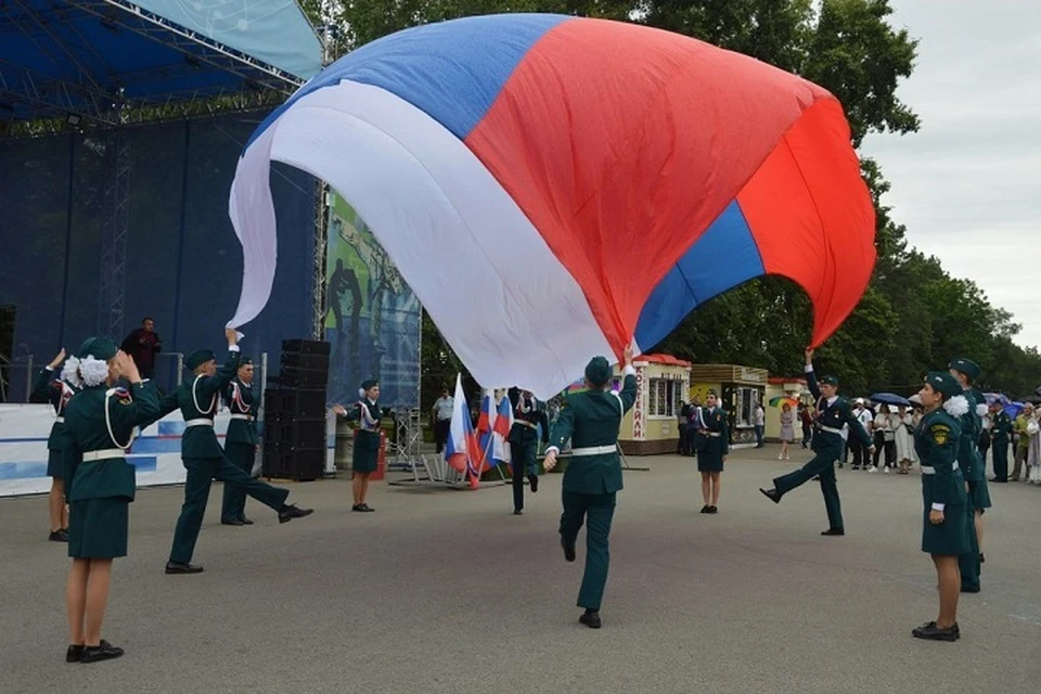 Митинг в поддержку армии России объединил больше трех тысяч жителей Хабаровска Фото: министерство туризма Хабаровского края
