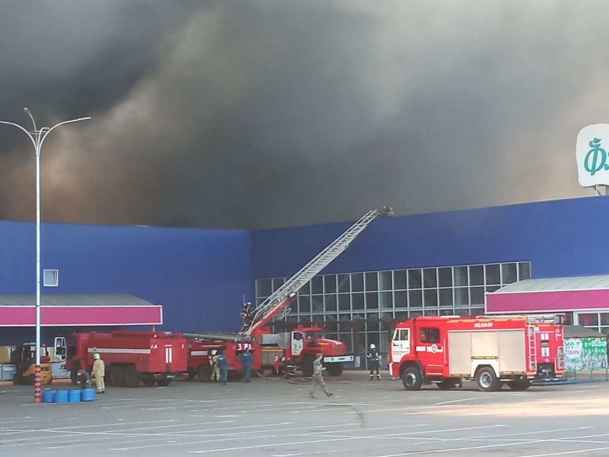 Пожар в ТЦ «Галактика» на Широком в Донецке 24 августа 2022 года: фото,  видео, подробности - KP.RU