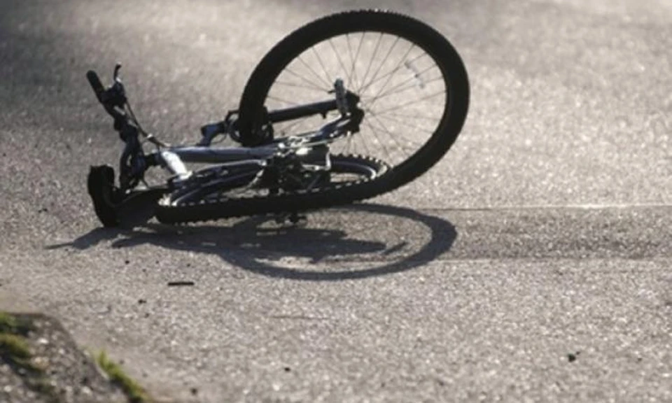 Автомобиль сбил восьмилетнего велосипедиста.