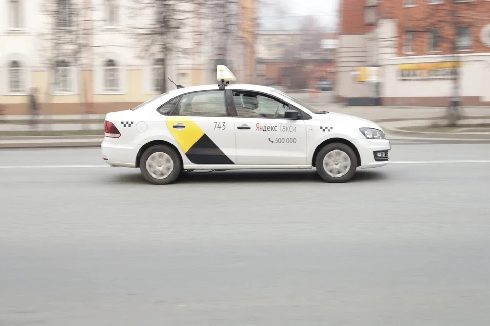 В Томской области в Колпашево из-за таксиста погибла пассажирка.
