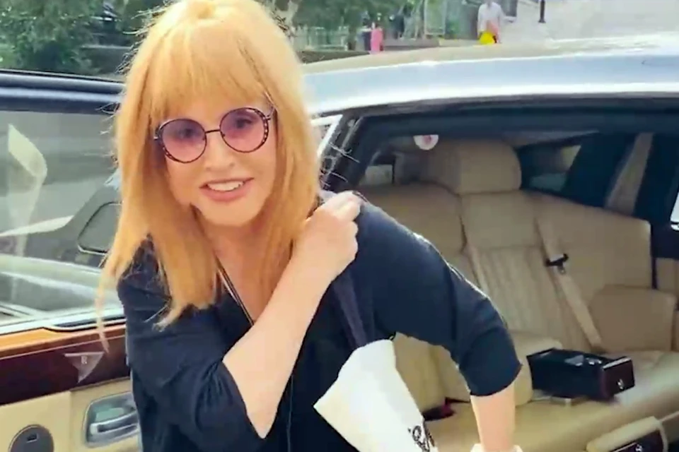 Видео с Аллой Борисовной опубликовал ее близкий друг, дизайнер Игорь Гуляев