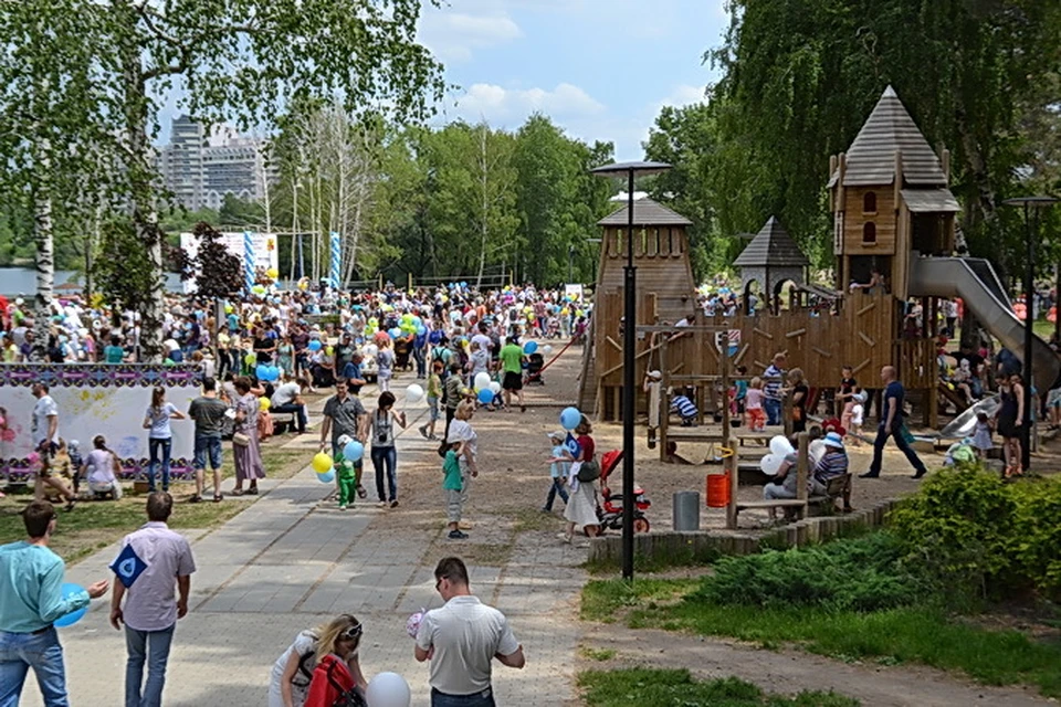 Мероприятия в воронеже. Воронеж парк Алые паруса Чебурград. День города в Воронеже в парке Алые паруса. Воронеже в парках праздники. Воронеж днем парк.