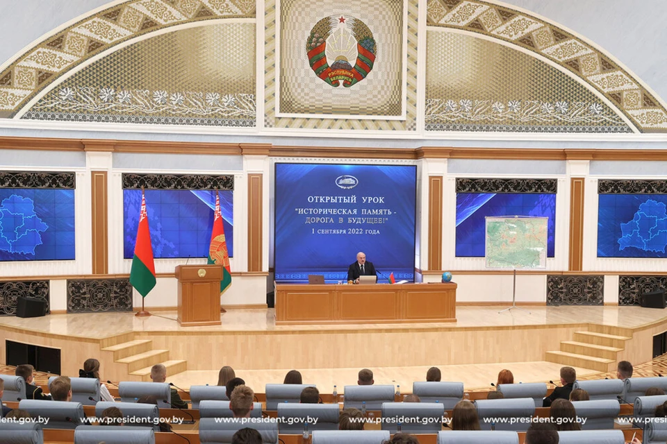 Лукашенко заявил, что западные партнеры столкнули лбами белорусов, русских и украинцев. Фото: пресс-служба президента