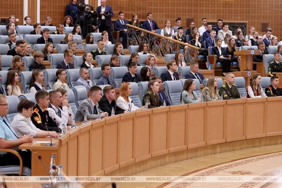 Во время "открытого урока" можно было задавать вопросы президенту Беларуси, что многие и делали. Фото: БелТА