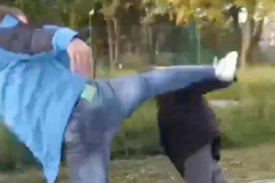 Нижегородские подростки на камеру избили пенсионерку