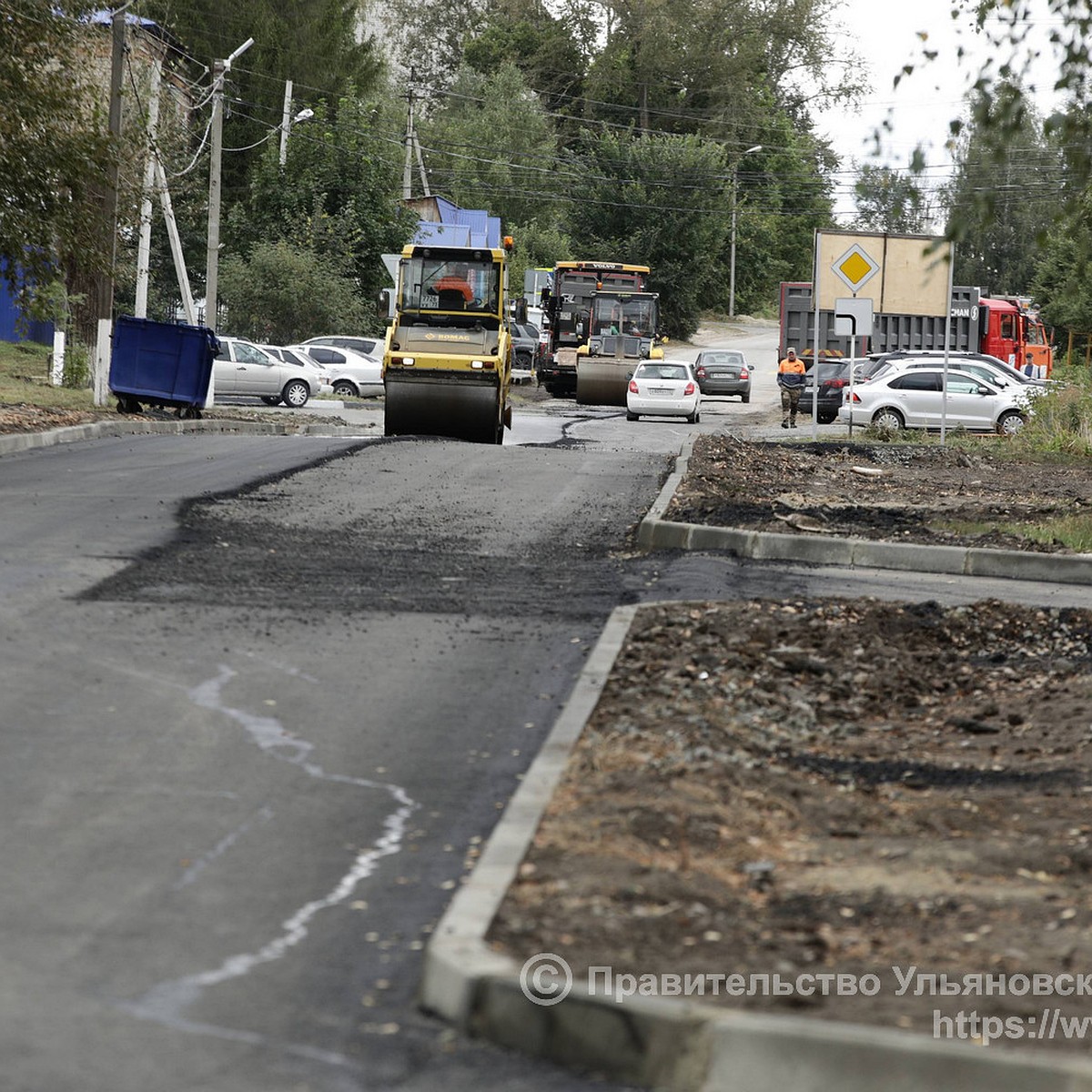 В Барыше Ульяновской области ремонтируют дороги и устанавливают новые  остановки - KP.RU