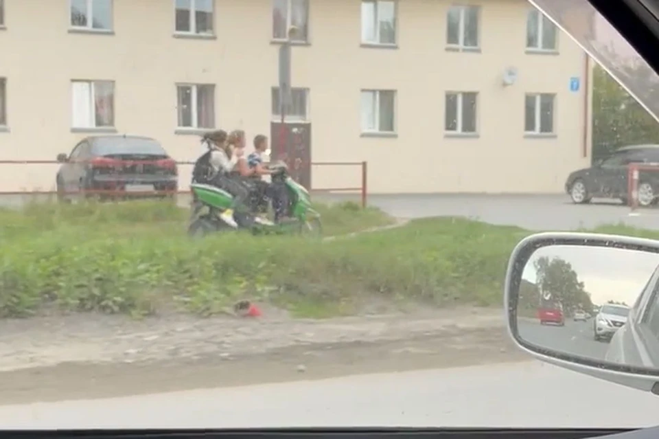 В Новосибирске трое школьников возвращались с учебы на мопеде. Фото: АСТ-54