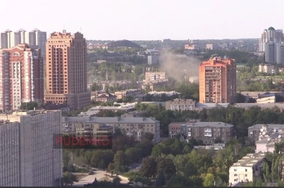 Вторая волна обстрела центра Донецка пришлась на пересечение проспекта Мира и улицы Университетской. Фото: t.me/RtrDonetsk