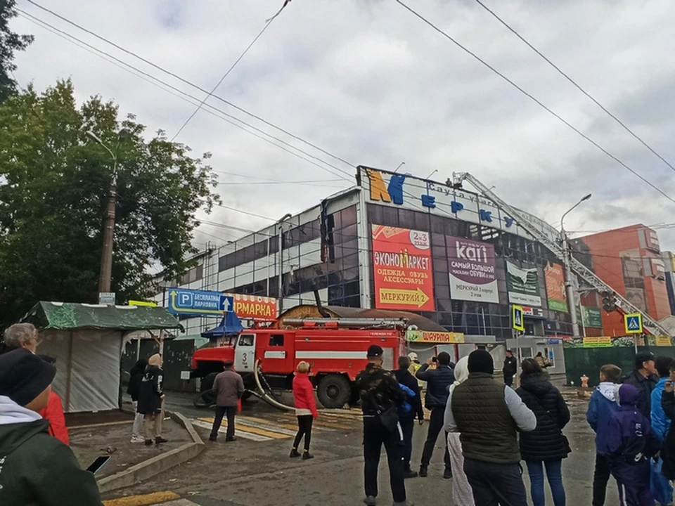 Пожар в торговом центре тушили всю ночь