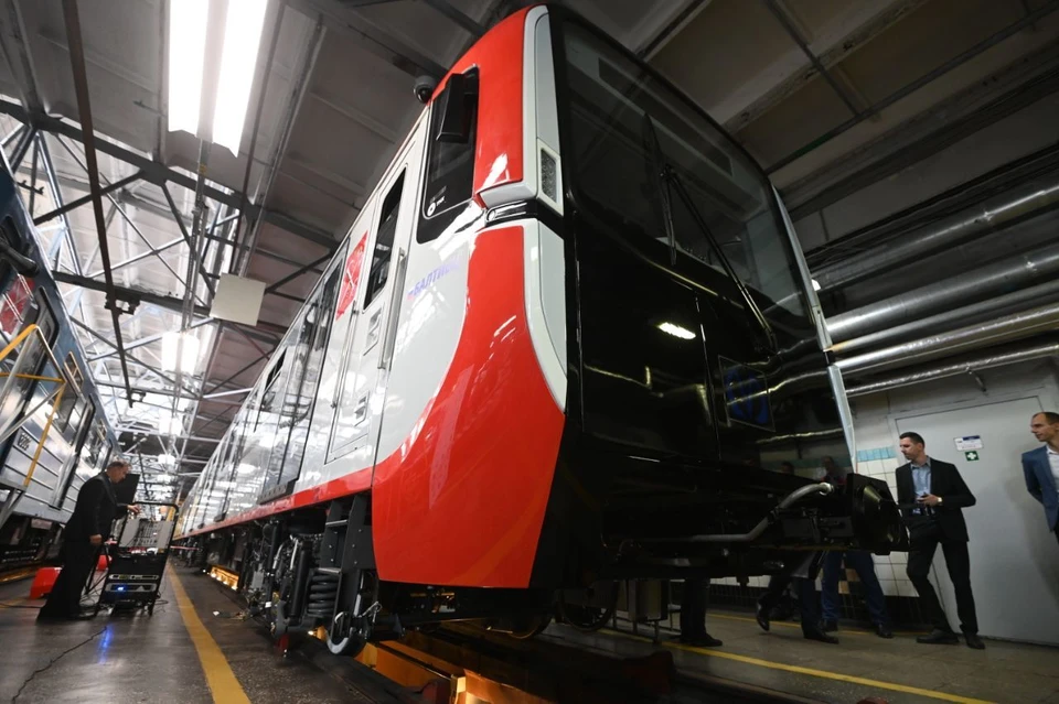 На «красную» линию метро Петербурга выйдут на испытания поезда нового поколения «Балтиец»