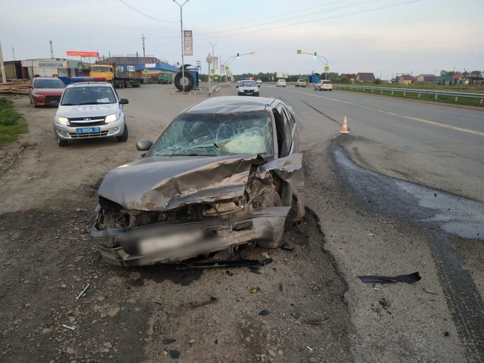 Водитель встречного автомобиля получил тяжелые травмы