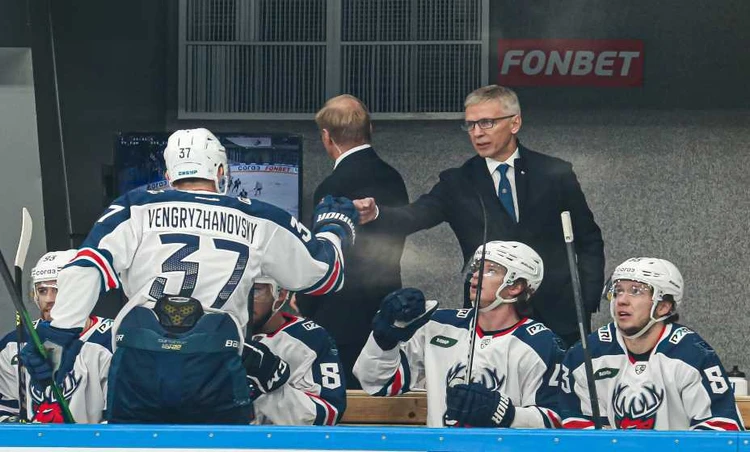 Новости хоккея: Игорь Ларионов стал открытием сезона в КХЛ, "Авангард" преследуют неудачи на старте сезона